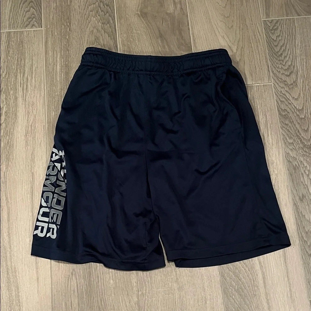 Under Armour Boys Navy Shorts Size: L